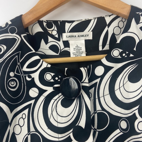 Laura Ashley black and white scroll print swing blazer with large button detail - Picture 2 of 13